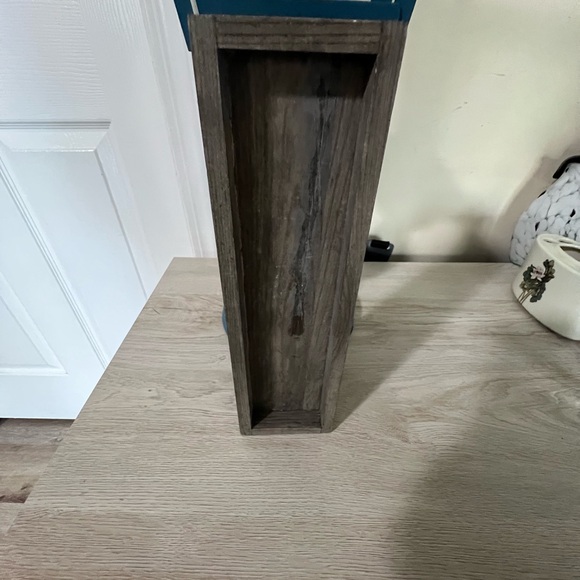 Floating wall shelf with hooks. - Picture 7 of 8